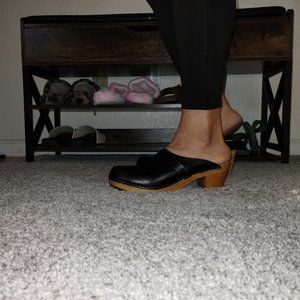 High-heel leather clogs